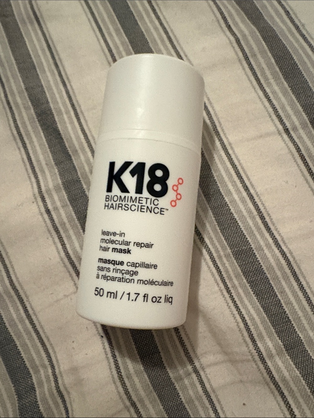Leave-In Molecular Repair Hair Mask — White